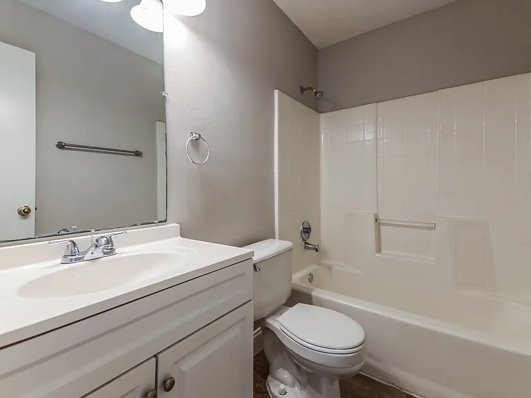 2524 Park Valley Dr — Photo 15
