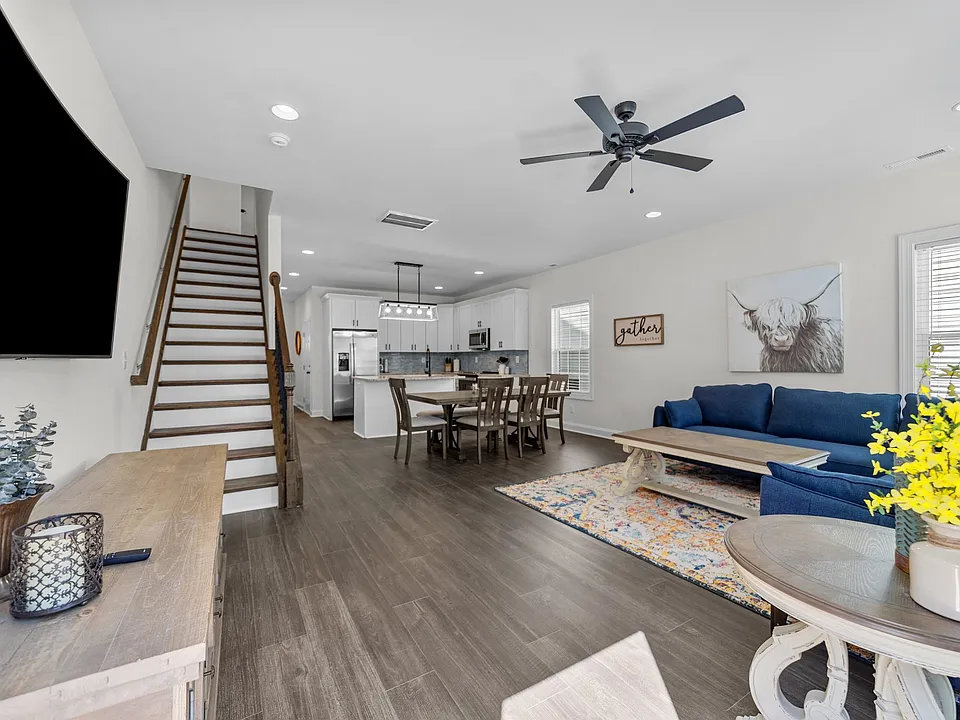 816 Crown Point Dr
