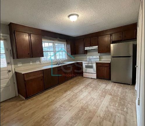4th image of 136 Pine Creek Court Ext