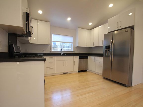4th image of 315 Orchard Ave