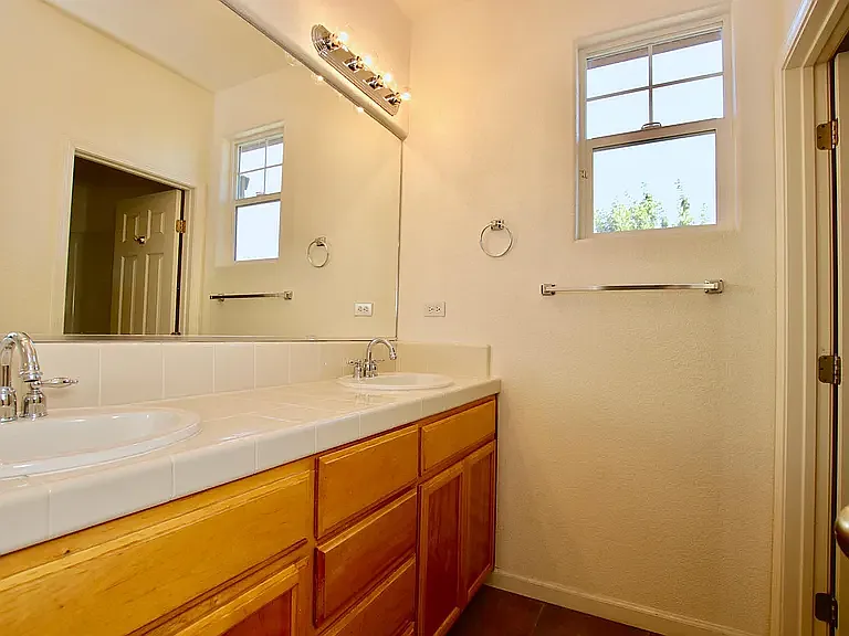 833 Round Hill Dr — Photo 19