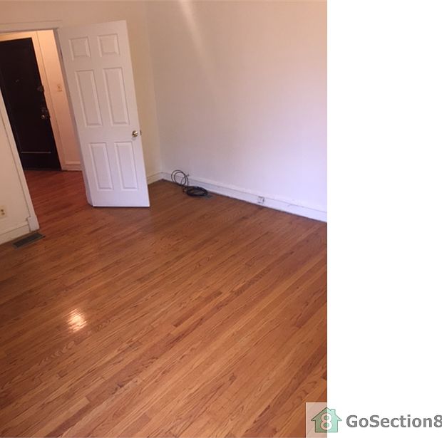2nd image of 1431 E 67th Pl