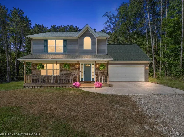 3301 Pine Bluff Ct, Columbiaville, MI 48421