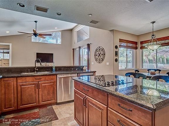 3rd image of 6694 NW 70th Pl