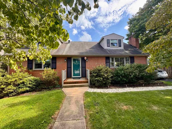 208 Burnley Dr, Staunton, VA 24401