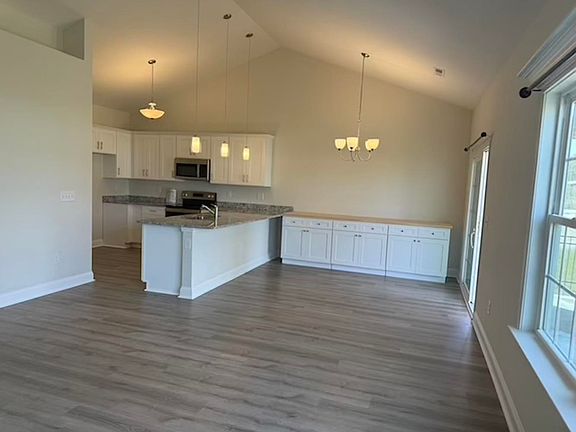 4th image of 908 Sandridge Rd.