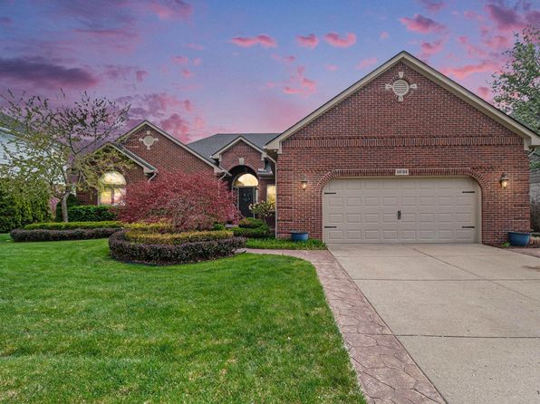 56188 Saint Andrews Dr, Macomb, MI 48042