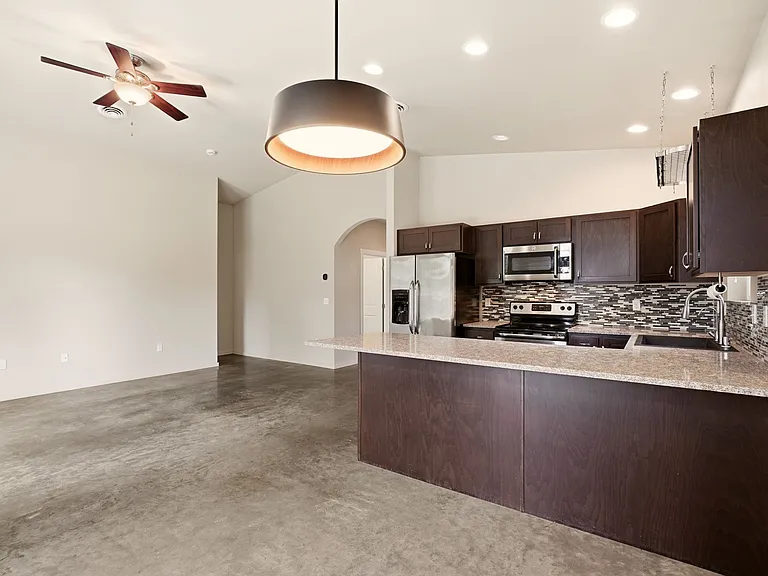 3906 E 31st Ave — Photo 9