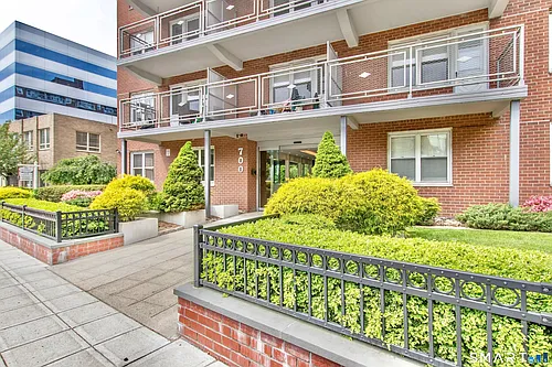 700 Summer St Photo 1
