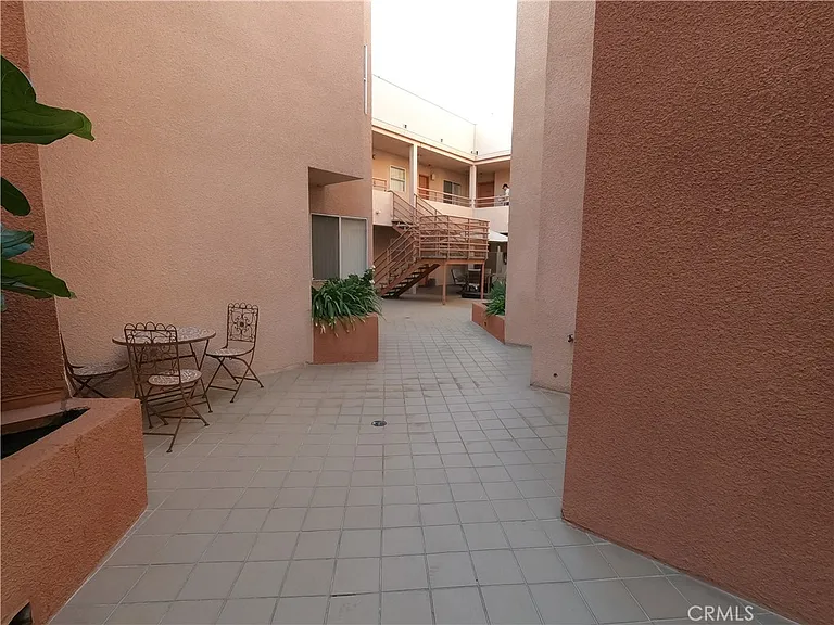 5060 Kester Ave #103 — Photo 21