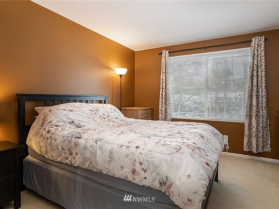 4th image of 15720 Manor Way