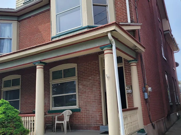 824 Tombler St — Photo 1