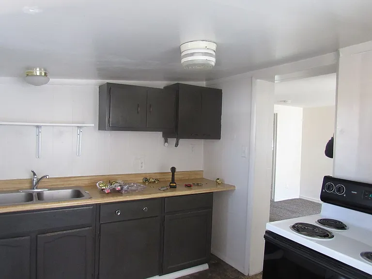 741 1/2 N Lincoln St — Photo 15