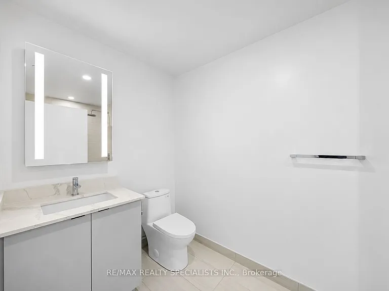 285 Dufferin St #817 — Photo 25