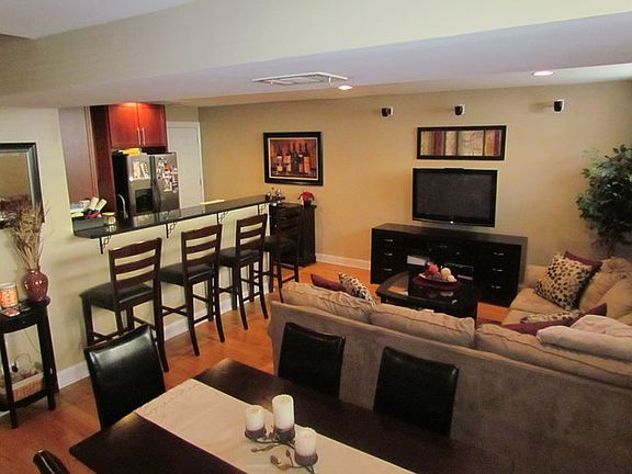 3rd image of 1217 W Sunnyside Ave #G