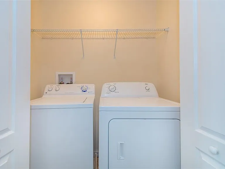 3090 Rodrick Cir — Photo 16