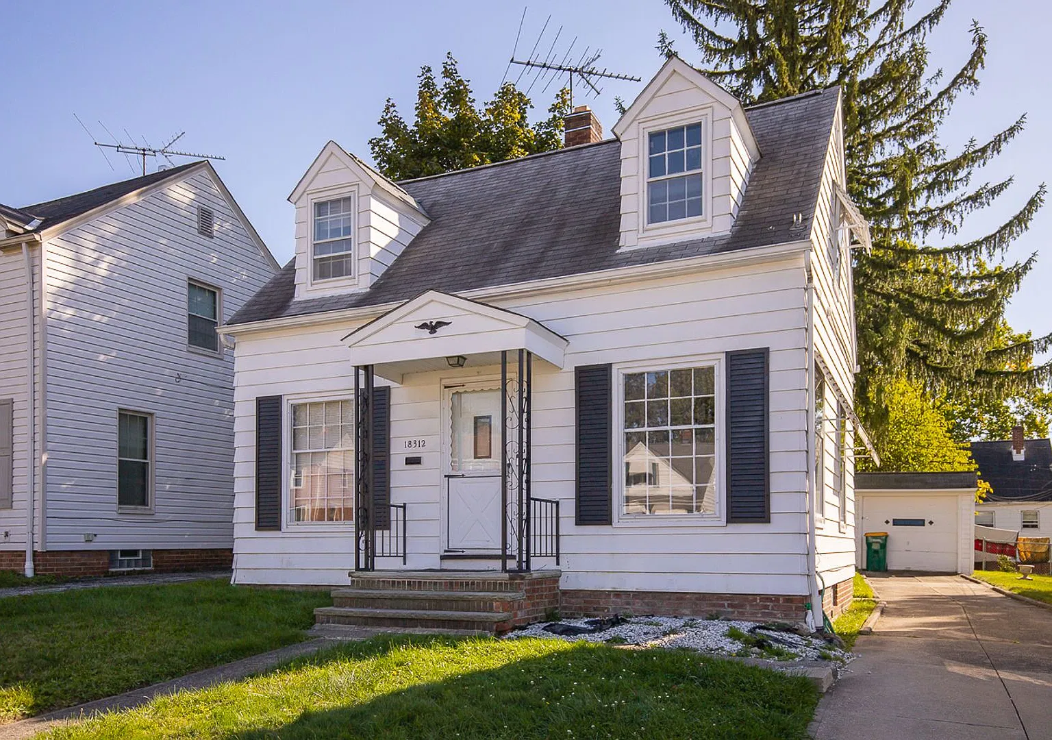 Maple Heights charming 2-bedroom, 1-bath colonial — Photo 1