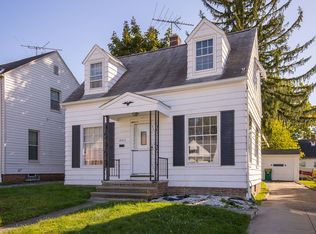 18312 Highland Dr, Maple Heights, OH 44137
