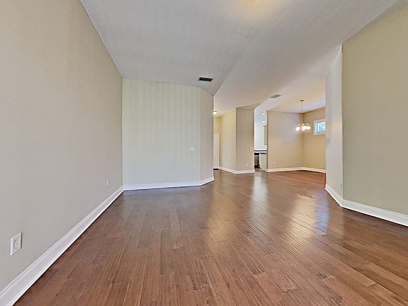3rd image of 852 Lakeworth Cir
