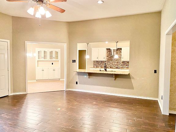 5th image of 2300 Alicia Ct