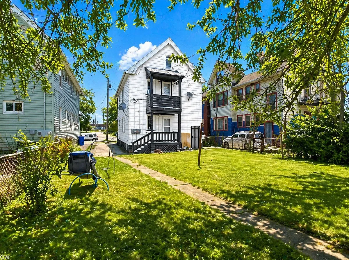 Building Photo - 9418 Parkview Ave