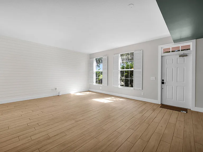 228 Murray Ct — Photo 3