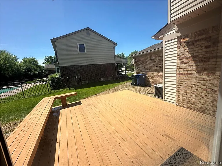 7534 Charrington Dr — Photo 24