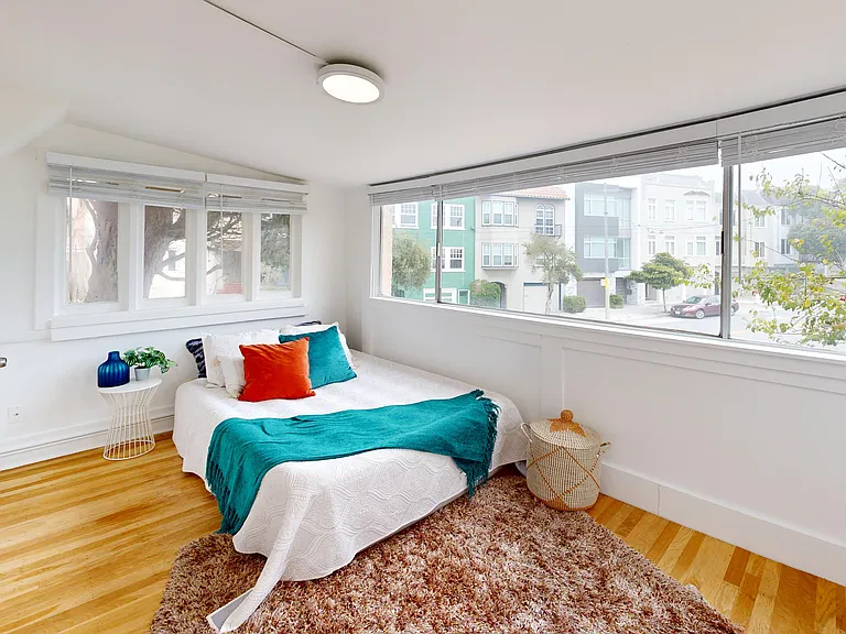 1077 Ashbury St — Photo 1
