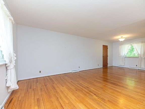 5th image of 4953 Wabash Dr