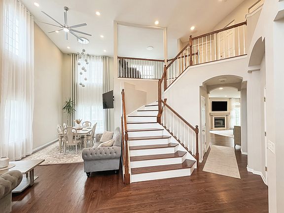 3rd image of 1905 S Osprey Ln