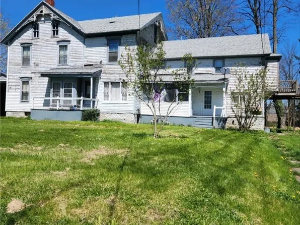 129 Chestnut St, Gowanda, NY 14070