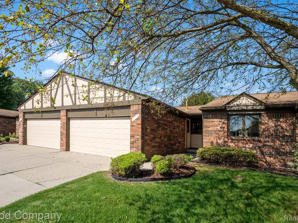 4733 N Grand Oaks Dr, Warren, MI 48092