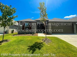1107 Knoll Dr, Ennis, TX 75119