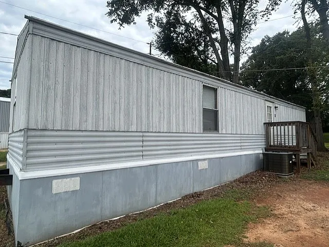 315 Judith Ln — Photo 2