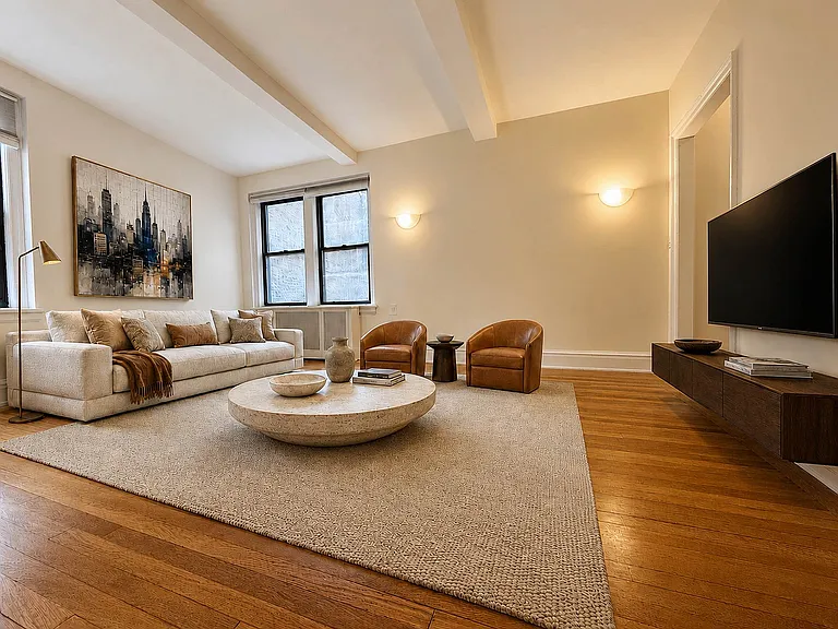 245 E 21st St #F11 — Photo 1