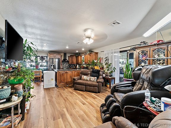 4th image of 1908 Green Meadows Dr
