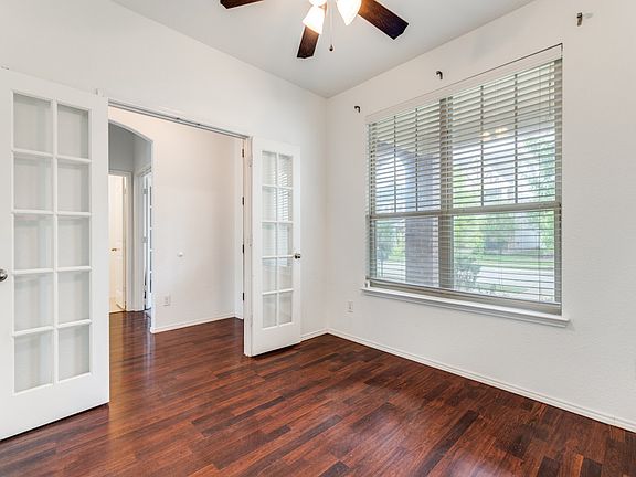 5th image of 1029 Holly Anne Ln