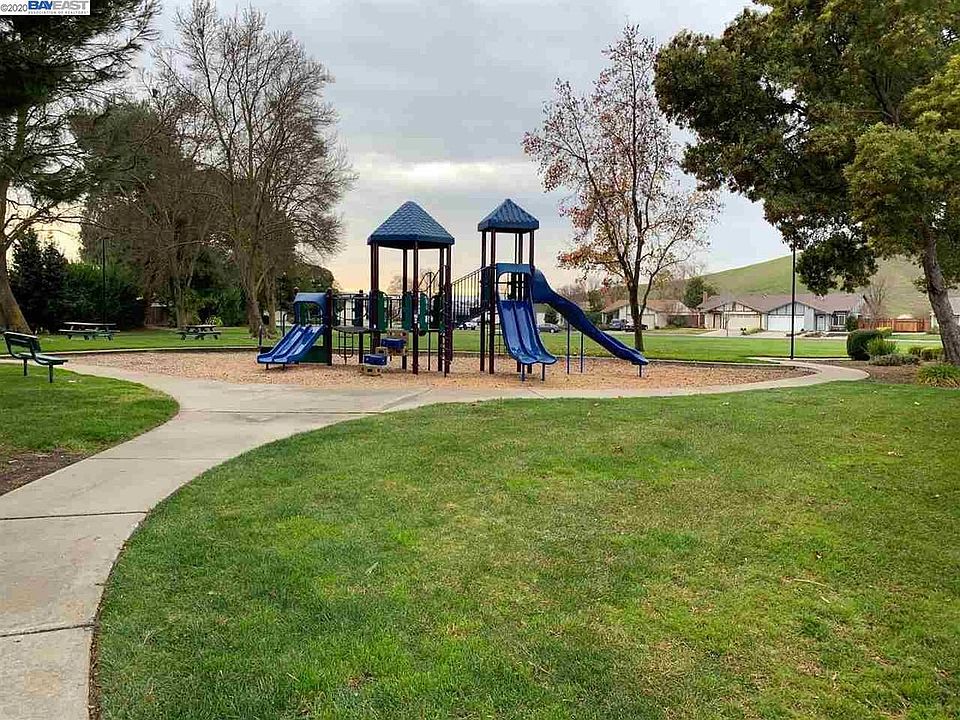 2nd image of 4143 Torrey Pine Way