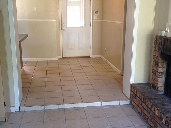 5th image of 4211 Evelyn St