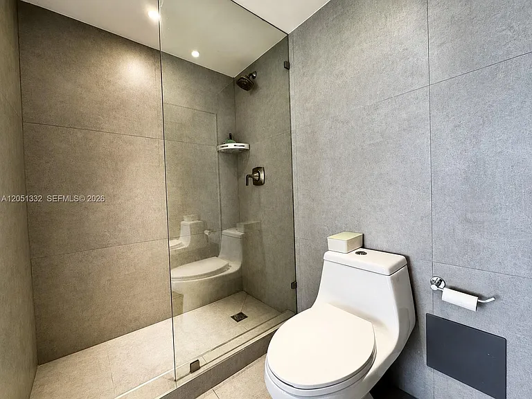 6770 Indian Creek Dr #12R — Photo 7