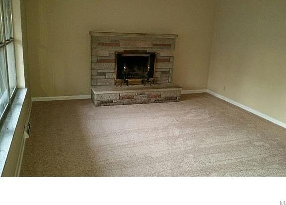 2nd image of 2459 Center Ave