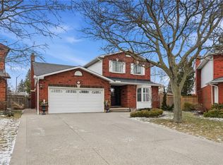 9 Waldorf Ct, Hamilton, ON L8V 5A1