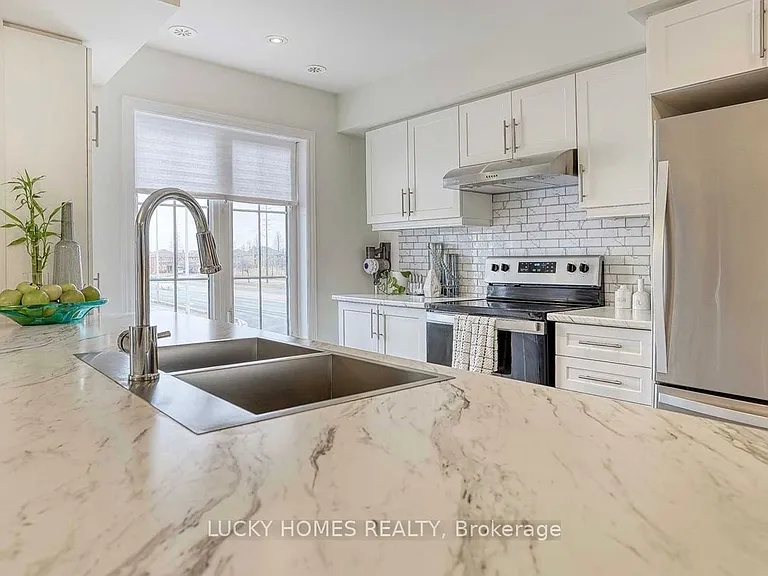 85 Sutcliffe Dr — Photo 24