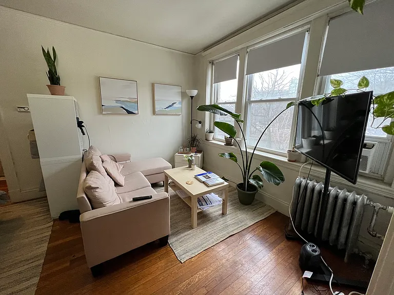 104 Queensberry St #10 — Photo 3