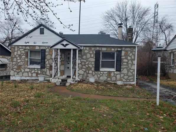 8211 Paramount Dr, Saint Louis, MO 63132