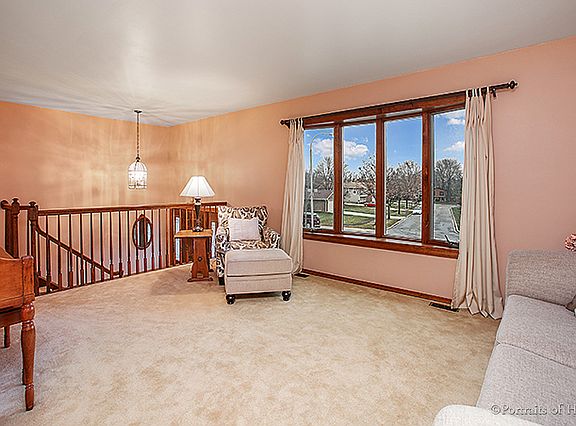3rd image of 252 Bedford Ln