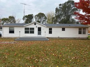 59178 Nora Dr, Colon, MI 49040