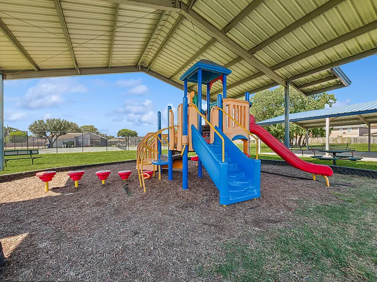 Sterling Green Village & Sheldon Ranch Apartments — Photo 10
