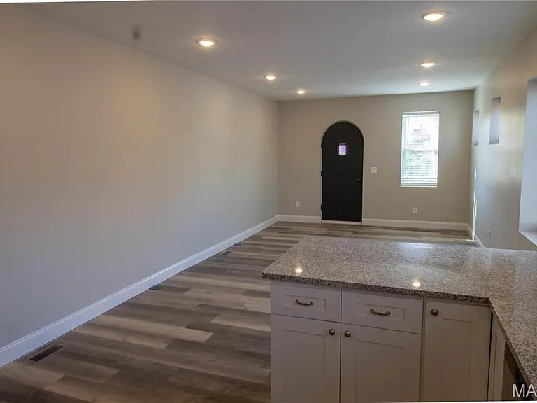9311-9313 Sterling Pl — Photo 3