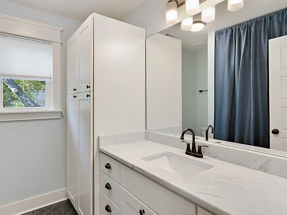 2nd Full Bathroom